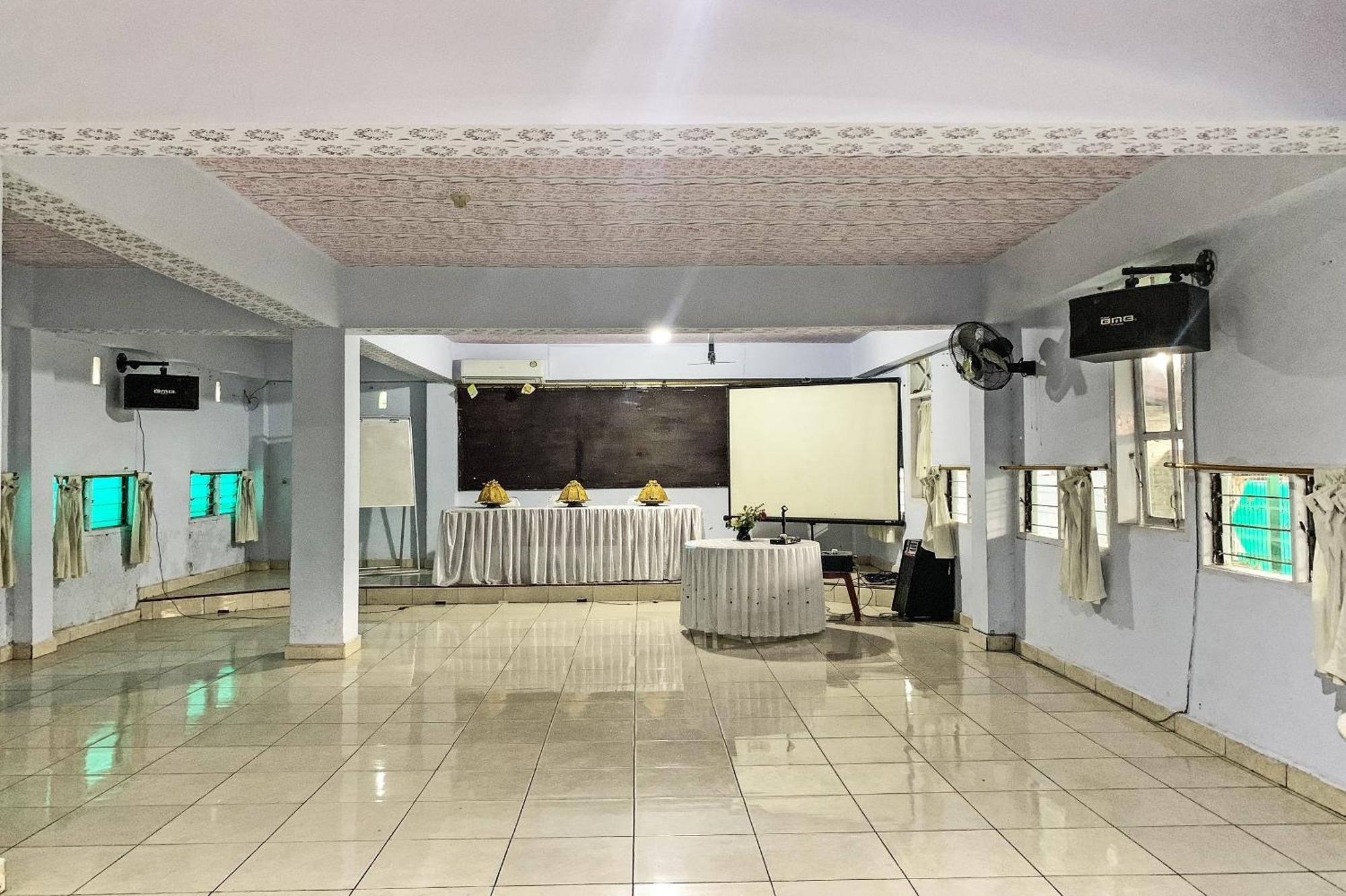 Oyo 91757 Surya Hotelneartaman Anggrek Pkk Watansoppeng Lalabata Exterior foto